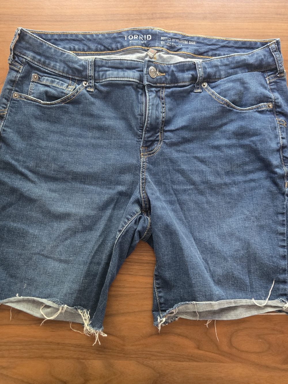 Torrid Denim Bermuda Shorts Frayed Raw Hem Jorts Medium Wash Plus Size 18